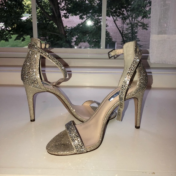 INC bing heels with jewels - Picture 3 of 7